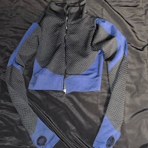 Cropped two piece zip thumb hole work out set